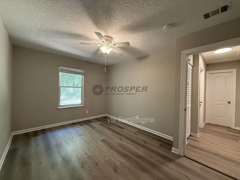 1047 Oakcrest Dr — Photo 14