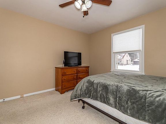 4th image of 2242 Larchmont Dr
