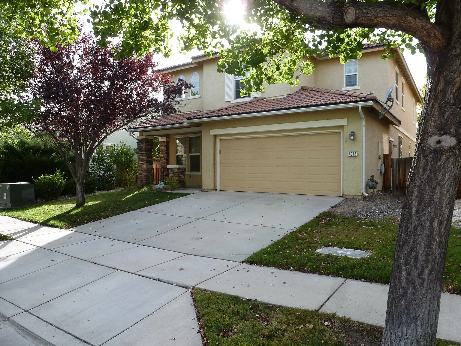 5 bed, 2714 sqft, $3,100 — Photo 2
