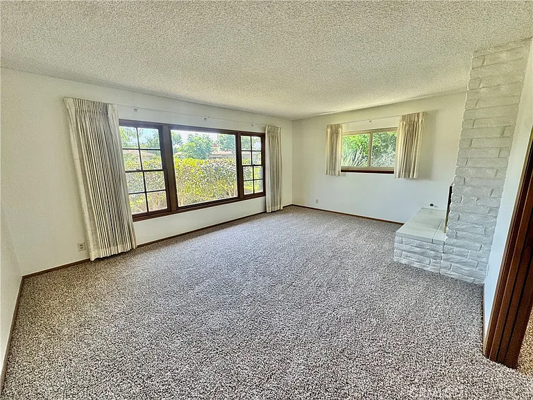 509 California Dr — Photo 7