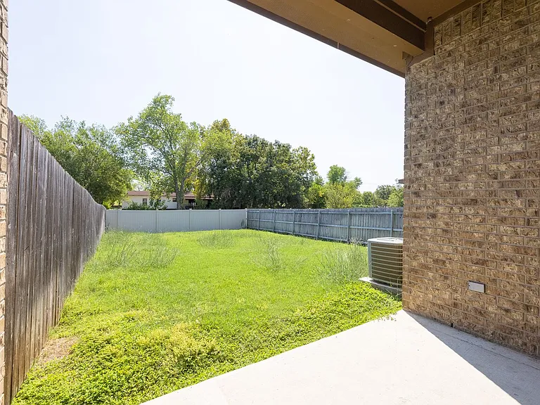 570 Creekside Cir — Photo 15