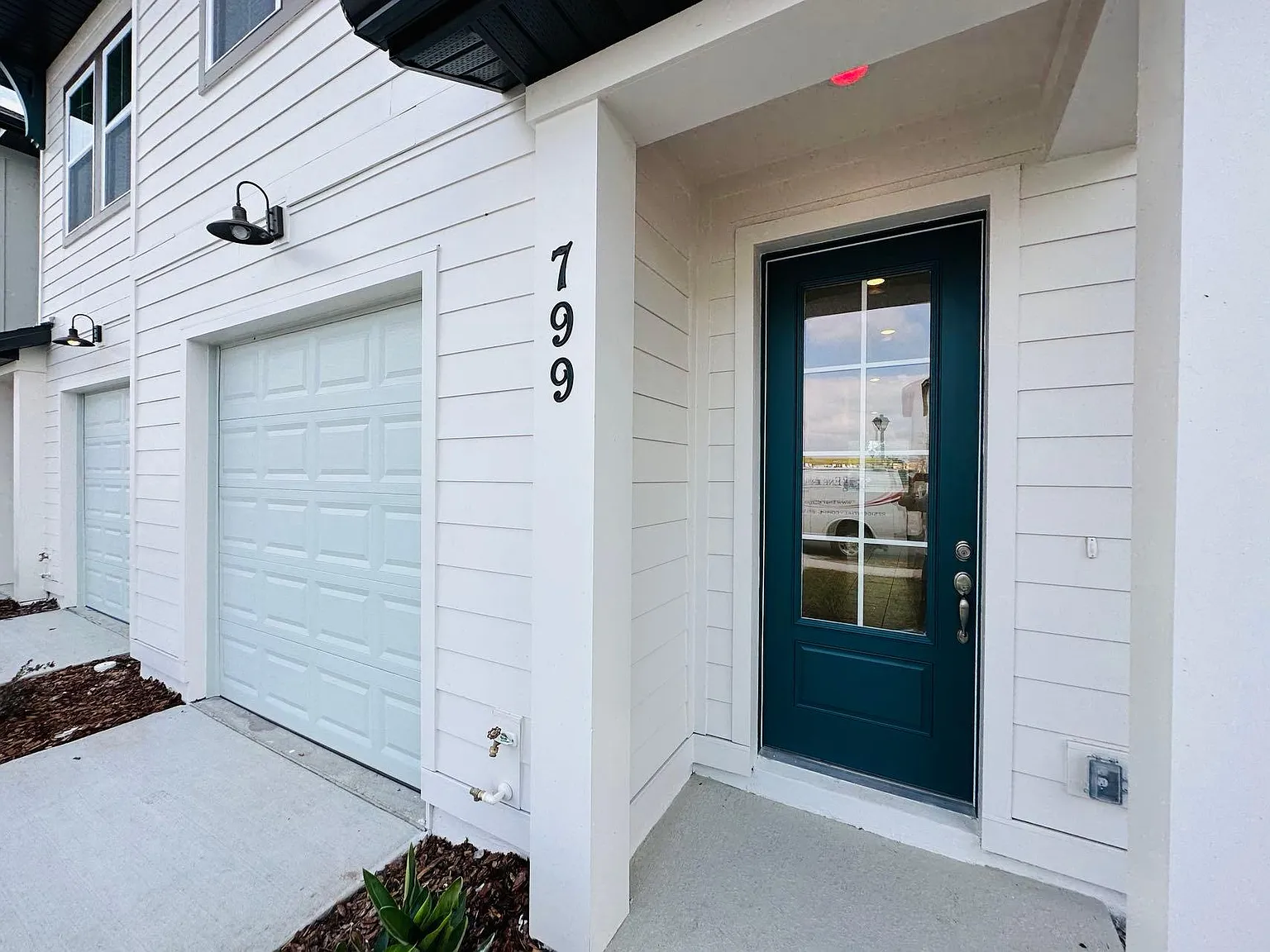 3 bed, 2.5 bath, 1953 sqft, $1,900 — Photo 2