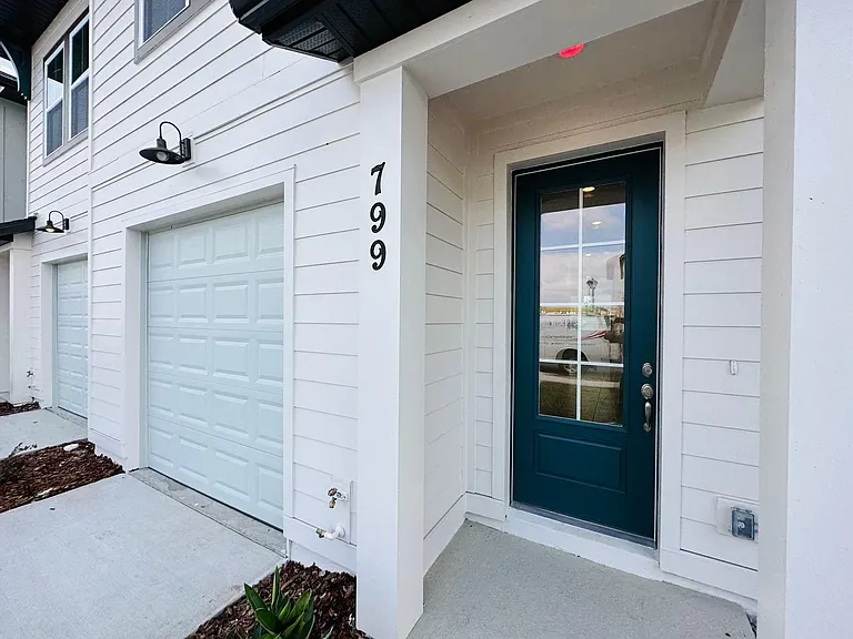 799 Longboat Dr — Photo 2