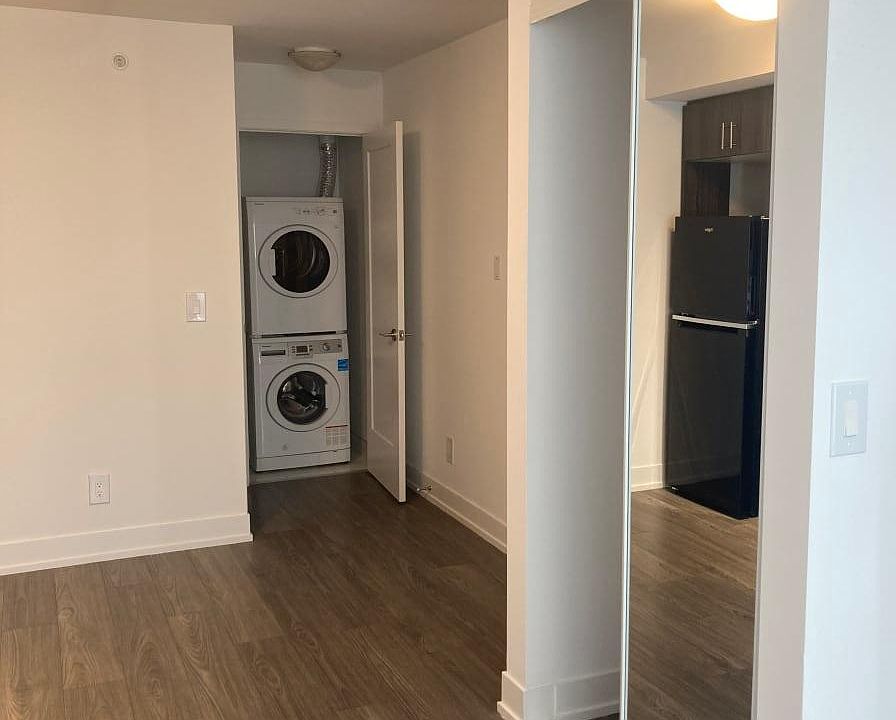 2nd image of 252 Victoria St #0