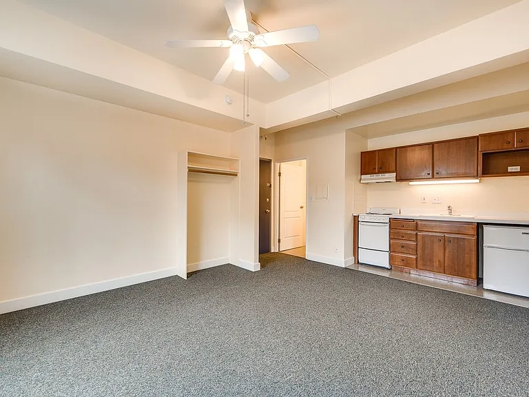 Washington Plaza Apartments — Photo 24