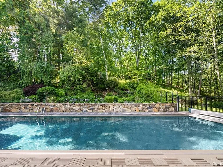 17 Fox Run Rd — Photo 3