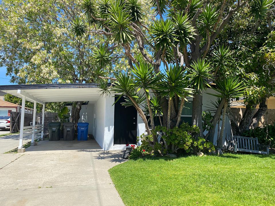 Cute beach style bungalow with parking