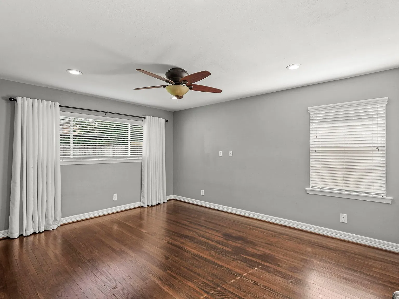 3 bed, 2.0 bath, 1756 sqft, $2,400 — Photo 4