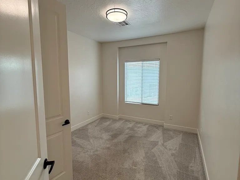 276 S 1930 W — Photo 12