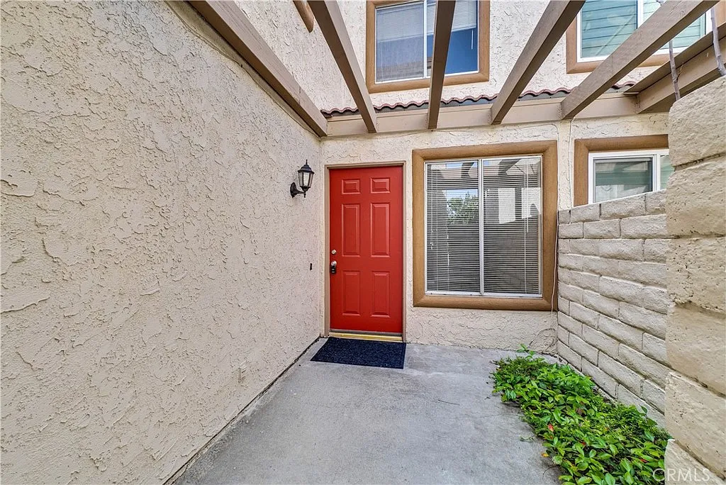 3 bed, 2.5 bath, 1267 sqft, $3,600 — Photo 3
