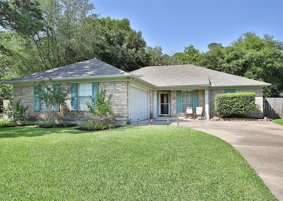 Welcome to this beauty of a home nestled in the community of Colony Creek Village. This is the perfect place to settle yourself into to spend a wonderful time!