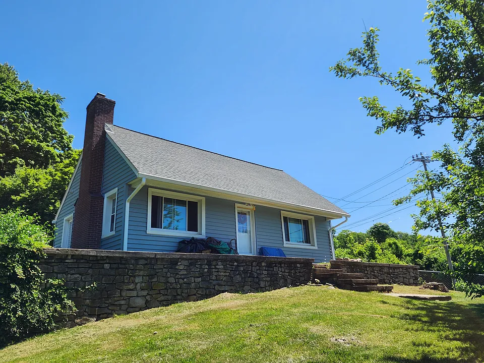 169 French St