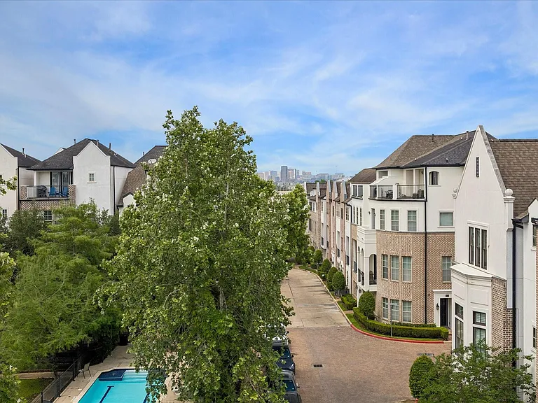 2048 Fannin Sta S — Photo 34