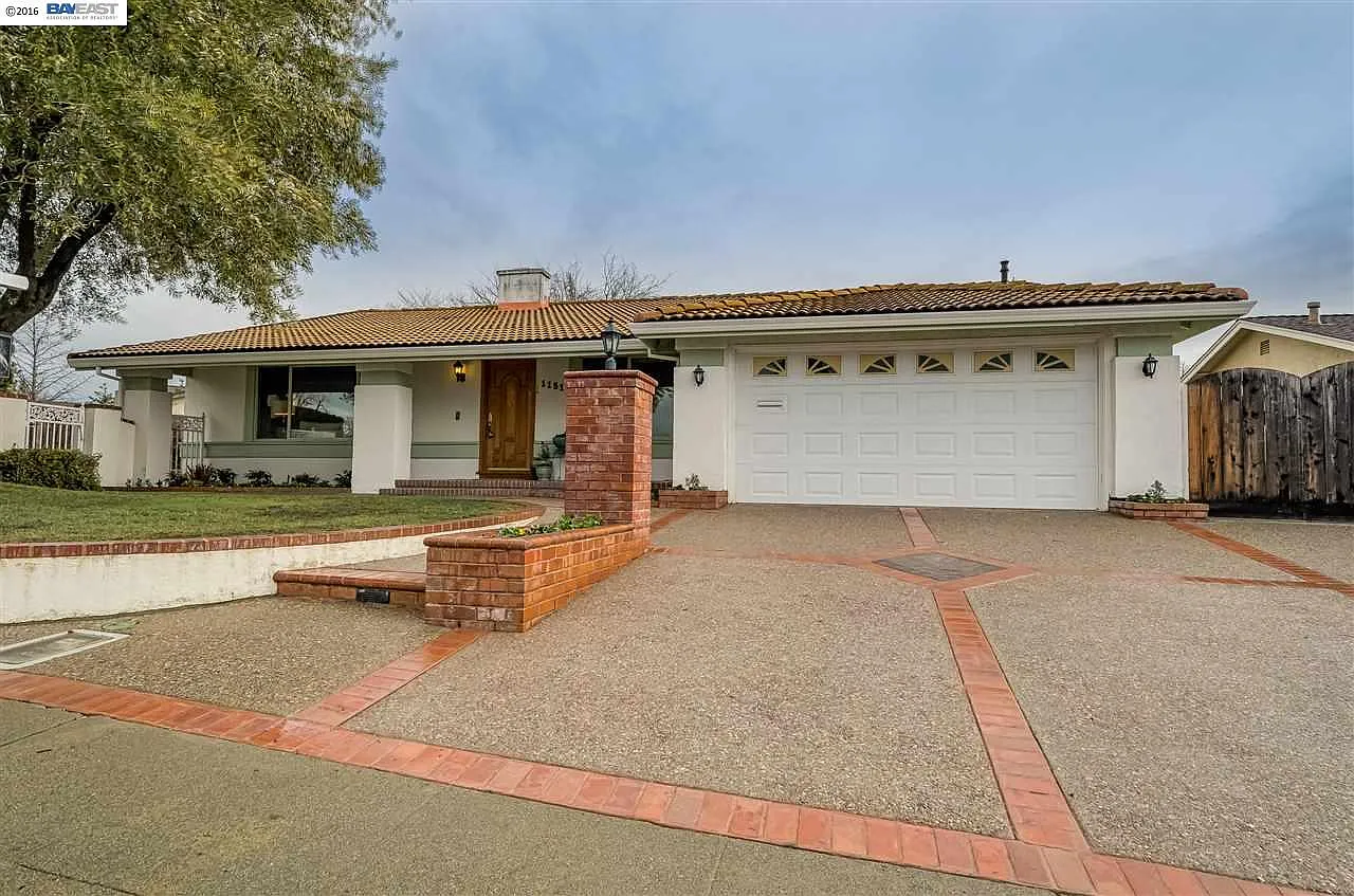 1151 Farmington Way photo 1