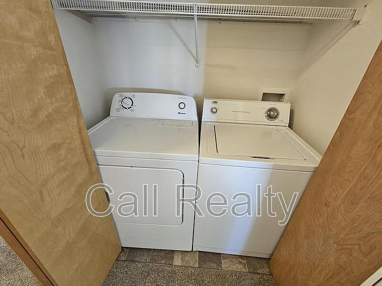826 N Fox Ridge Rd — Photo 13