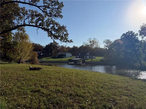 422 Lake Viking Ter, Gallatin, MO 64640