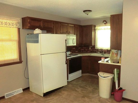 4th image of 431 E 12th St