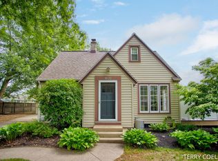 900 W 32nd St, Holland, MI