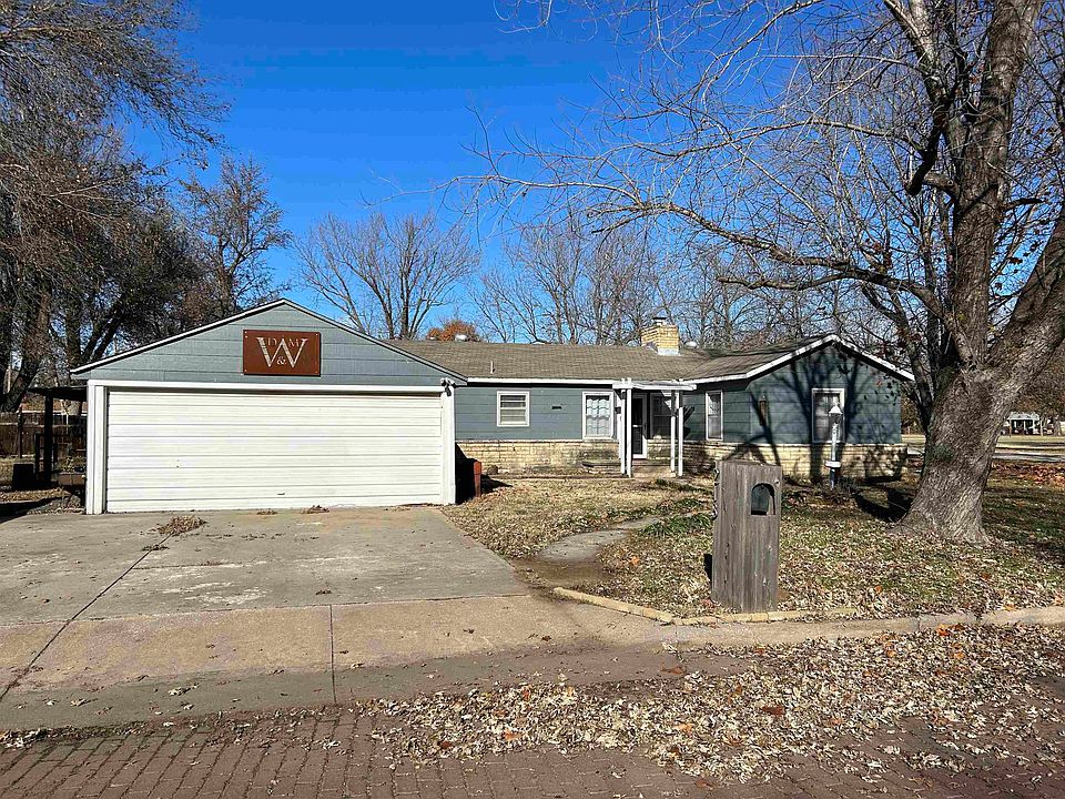 1st image of 218 E Poplar Ave