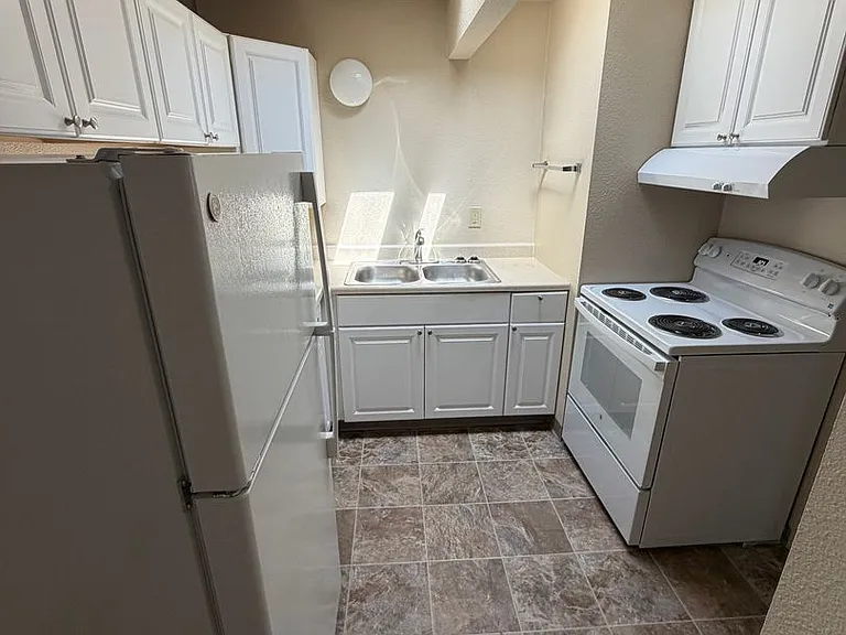 2120 NW Janssen St #J7 — Photo 9