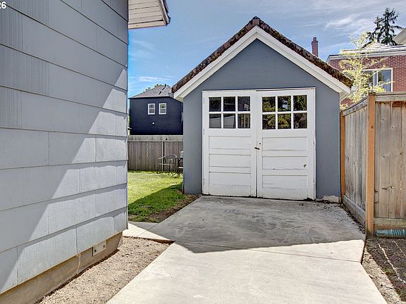3rd image of 3914 NE Laddington Ct