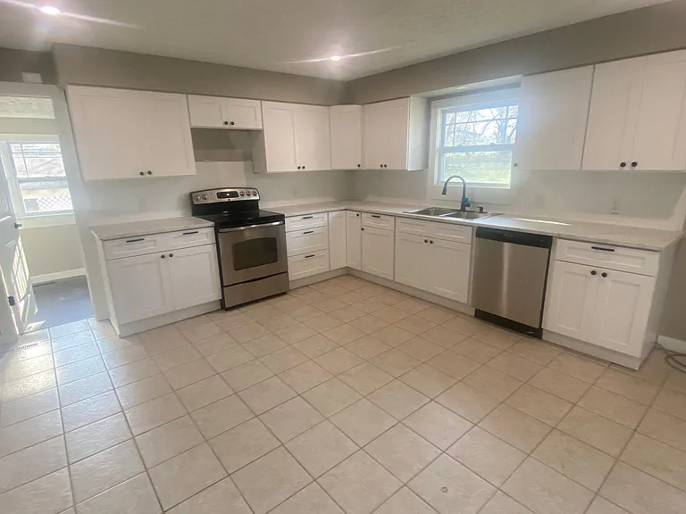 2100 N Main Ave #2100 — Photo 10