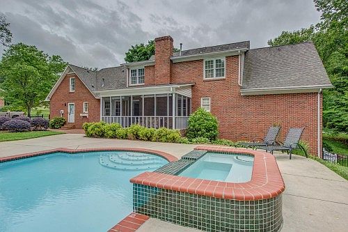 2nd image of 703 Sandhurst Dr