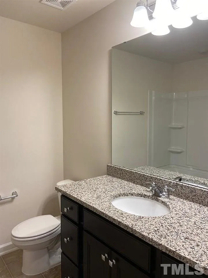 3 bed, 2.5 bath, 1786 sqft, $2,045 — Photo 4