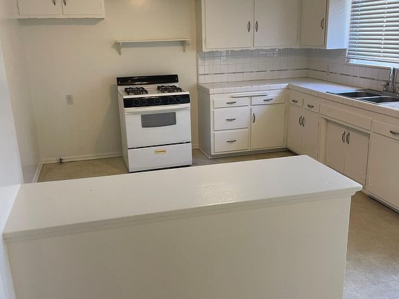 5th image of 22009 Buena Ventura St