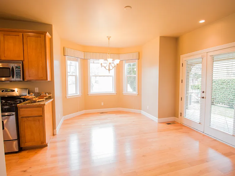 105 Taylor St — Photo 6