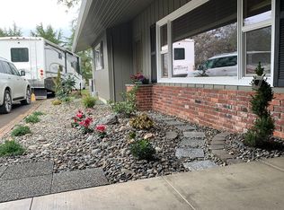 26 Royal Oaks Dr, Roseburg, OR 97471