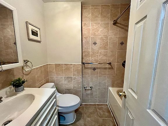 5th image of 287A Hart St #3
