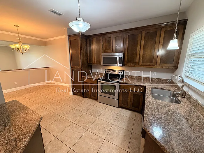 3 bed, 2.0 bath, 1636 sqft, $2,195 — Photo 2