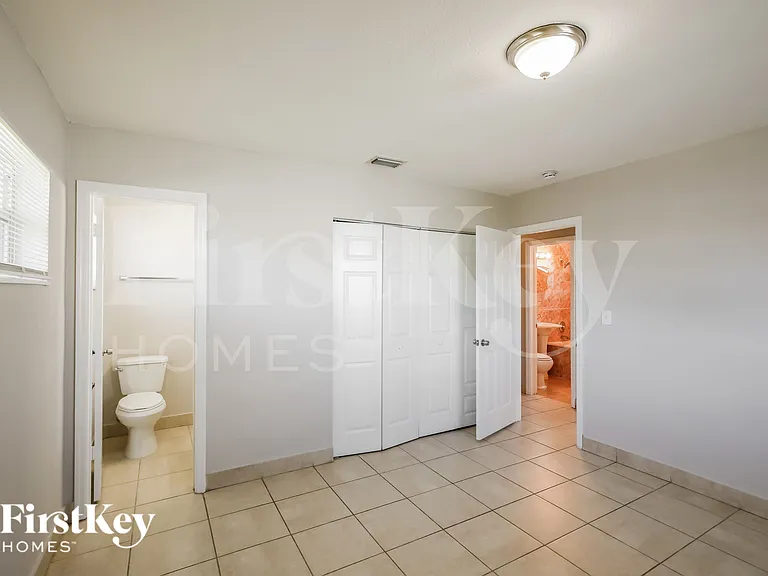 3321 NW 177th Ter — Photo 7