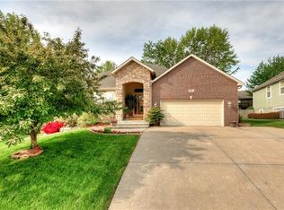 1811 NE 79th Ct, Gladstone, MO 64118
