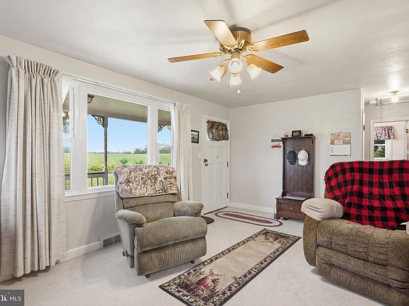 4th image of 153 Totten Ln