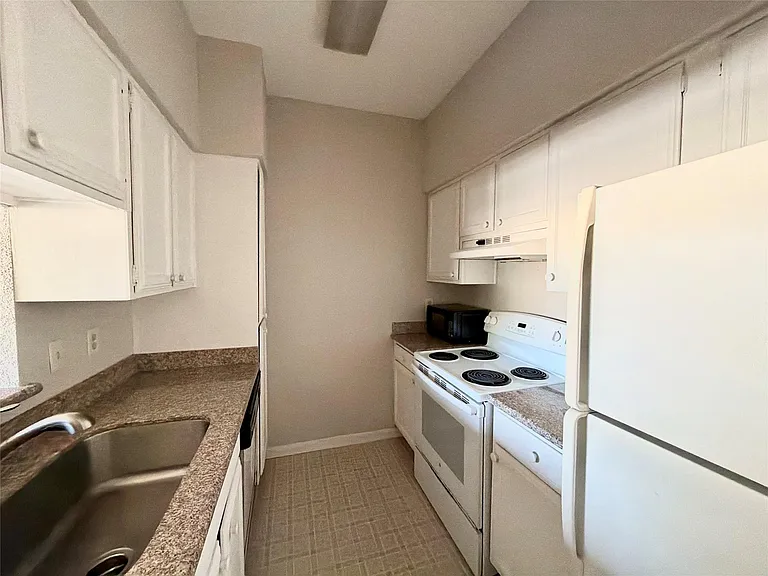 728 Bering Dr #10 — Photo 5