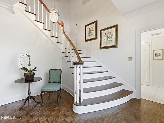 4th image of 4706 IVANHOE Road