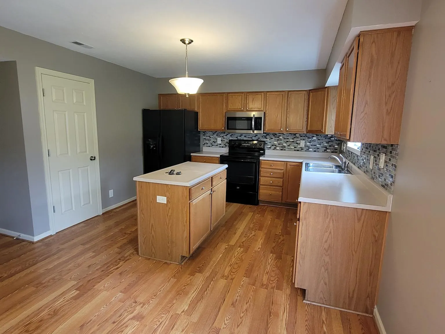 10515 Cornelian Ct — Photo 4