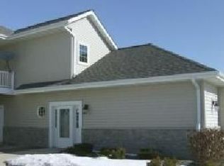 1617 Grey Fox Trl, Mukwonago, WI 53149