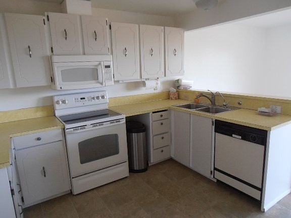 4th image of 1702 NE 179th St #A204