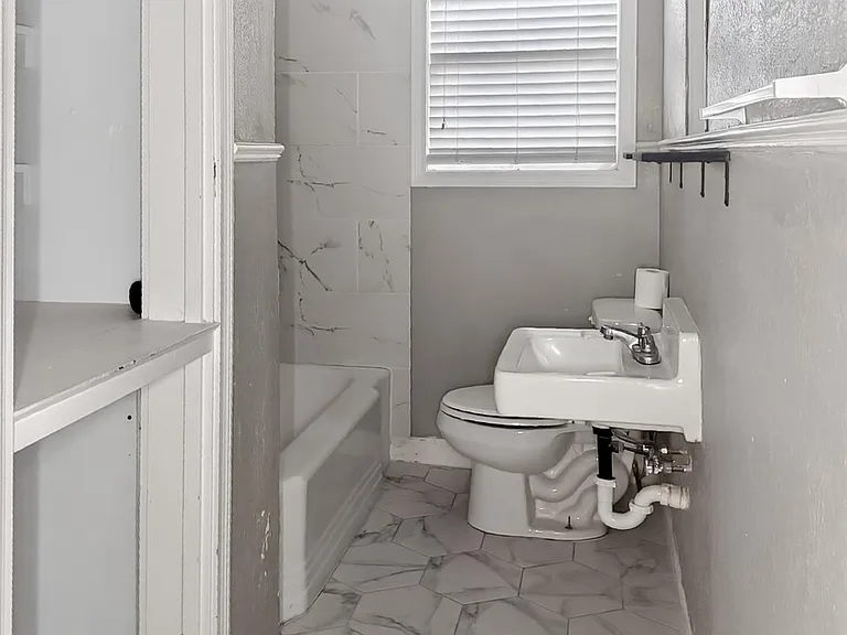 2313 Avenue L — Photo 21