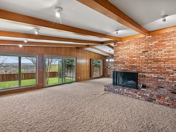 3rd image of 6113 Valleyview Dr