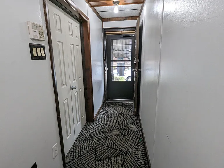 306 Ophelia St — Photo 5