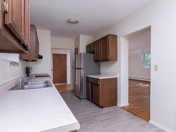 School House Apartments, 41 Coach Rd APT 23, Chester, VT 05143