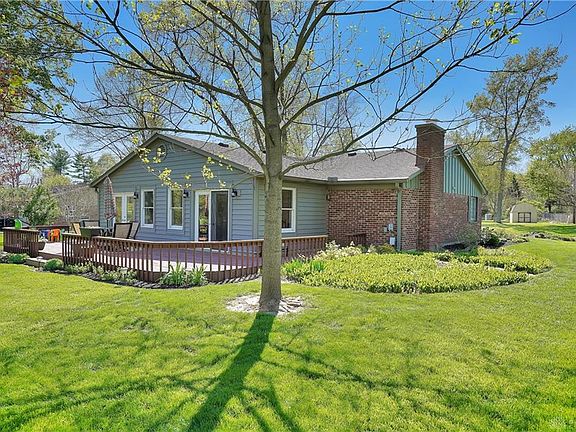4th image of 300 Clareridge Ln