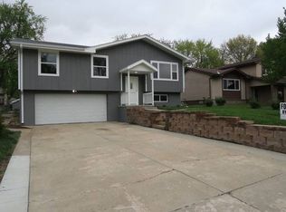 210 E West Plains Rd, Gretna, NE 68028