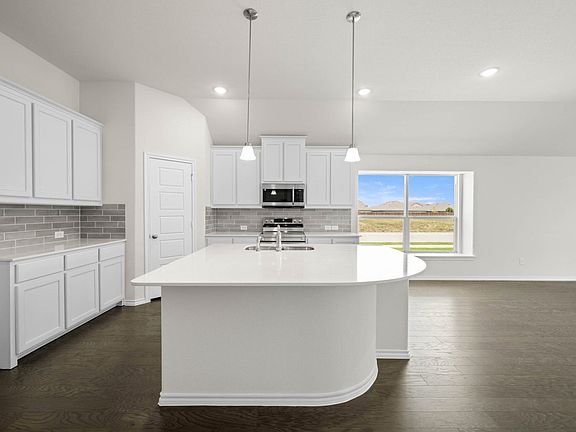 4th image of 10301 Tapioca St