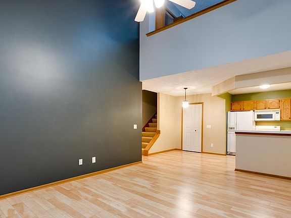 4th image of 624 N Creek Dr Unit D