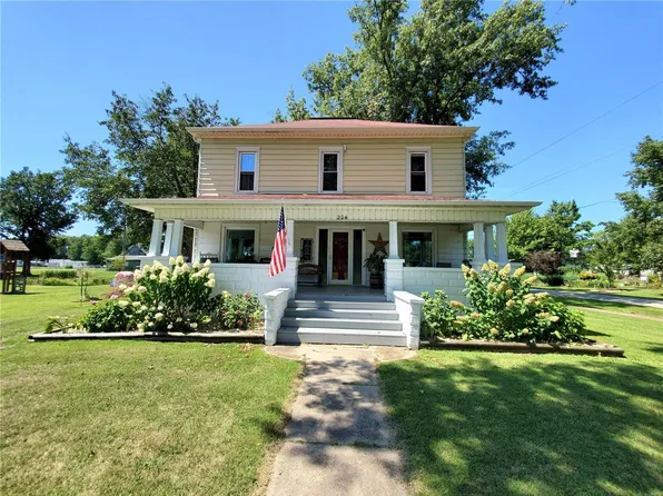 204 S 5th St, Witt, IL 62094